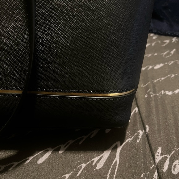 Michael Kors Frame Out Item Large Tote Bag - Picture 7 of 16